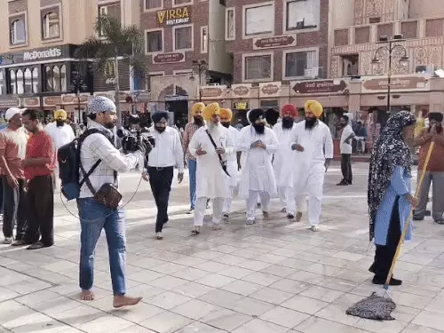 ਨੰਗੇ ਪੈਰੀਂ ਸ੍ਰੀ ਹਰਿਮੰਦਰ ਸਾਹਿਬ ਪਹੁੰਚੇ ਸਿੱਖਿਆ ਮੰਤਰੀ, ਸ੍ਰੀ ਅਕਾਲ ਤਖ਼ਤ ਸਾਹਿਬ ਅੱਗੇ ਪੇਸ਼ ਹੋ ਦੇਣਗੇ ਸਪਸ਼ਟੀਕਰਨ