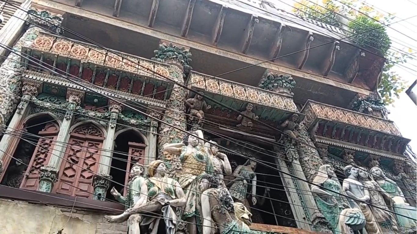 114 ਸਾਲ ਪੁਰਾਣੇ ਹੁਸ਼ਿਆਰਪੁਰ ਦੇ ਸ਼ੀਸ਼ ਮਹਿਲ ਦੀ ਹੋਂਦ ‘ਤੇ ਮੰਡਰਾਉਣ ਲੱਗਾ ਖ਼ਤਰਾ, ਪਹਿਲੀ ਮੰਜ਼ਿਲ ਦੀ ਮੁੱਖ ਦੀਵਾਰ ਦਾ ਕੁਝ ਹਿੱਸਾ ਢਹਿਆ