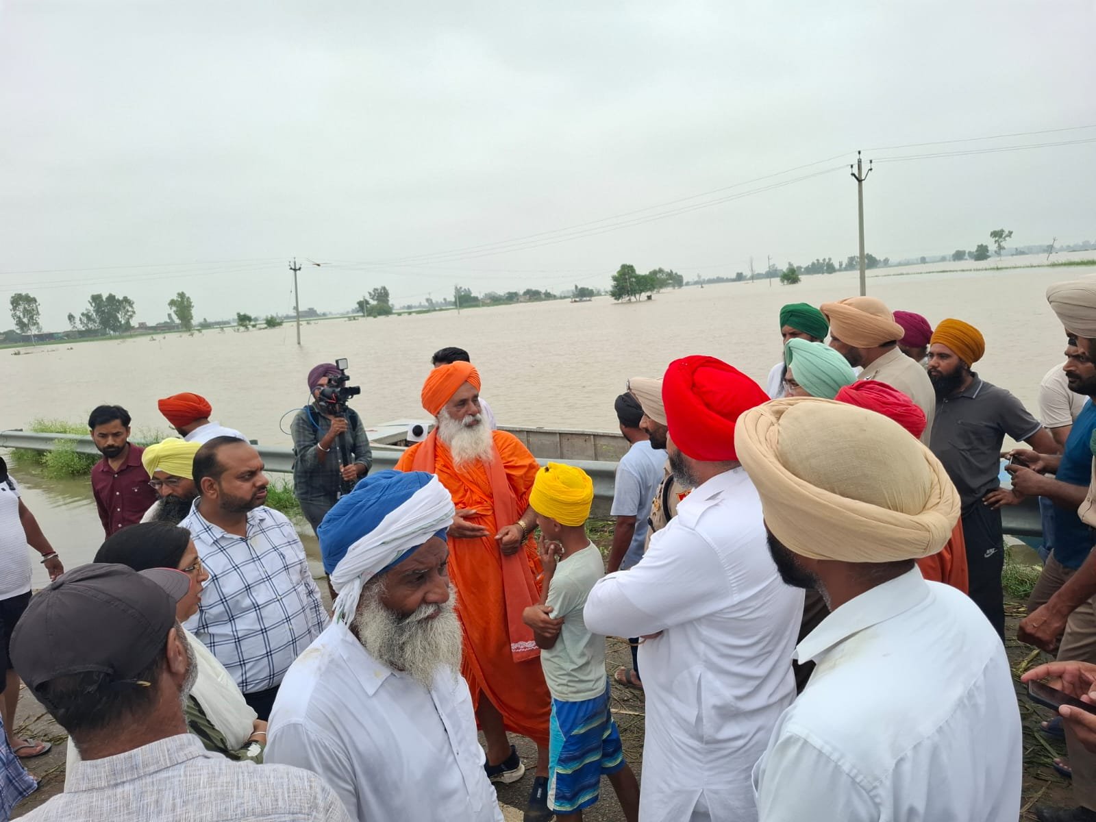 ਹੁਸ਼ਿਆਰਪੁਰ: ਬਿਆਸ ਦਰਿਆ ਦੀ ਭਿਆਨਕ ਮਾਰ: 16 ਪਿੰਡਾਂ ਵਿੱਚ ਵੜਿਆ ਪਾਣੀ, ਸੀਚੇਵਾਲ ਨੇ ਲਿਆ ਜਾਇਜ਼ਾ