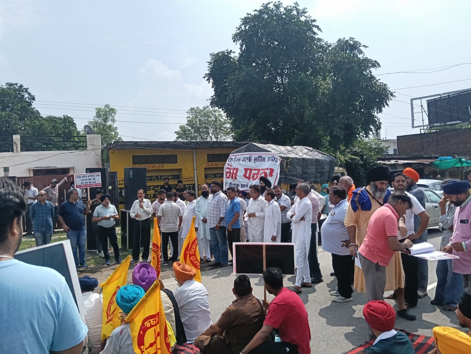 ਪੰਜਾਬ-ਹਿਮਾਚਲ ਸਰਹੱਦ ‘ਤੇ ਟੋਲ ਐਂਟਰੀ ਵਿਰੁੱਧ ਵਿਰੋਧ ਪ੍ਰਦਰਸ਼ਨ ਜਾਰੀ, ਨੰਗਲ ਵਾਸੀਆਂ ਨੇ ਕਿਹਾ ਕਿ ਇਹ ਗੈਰ-ਕਾਨੂੰਨੀ