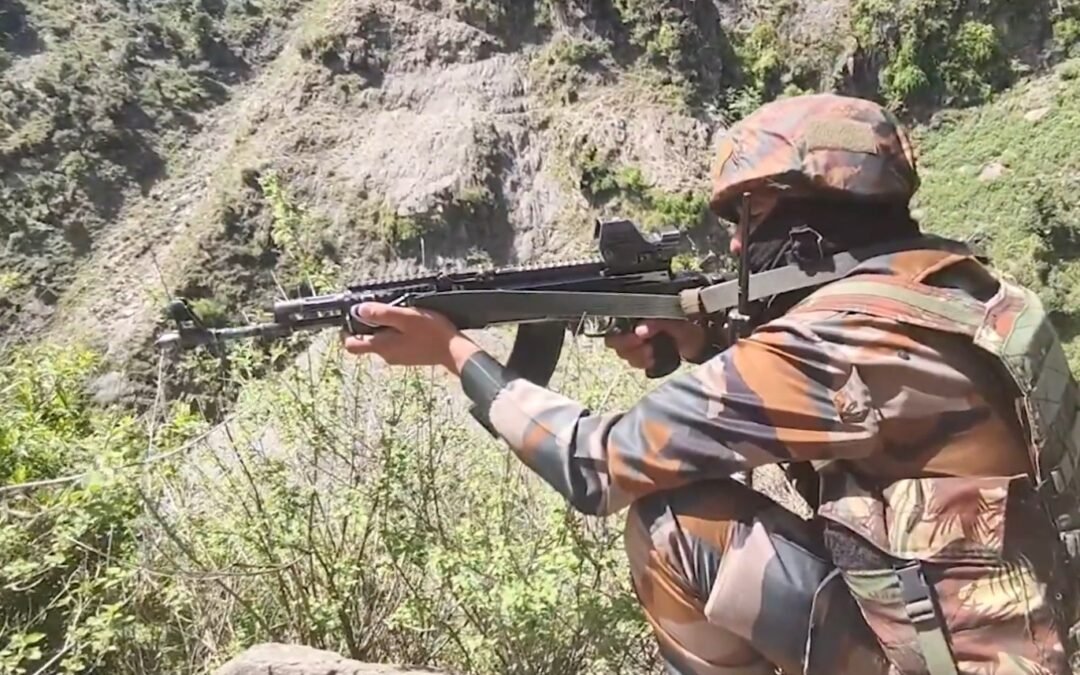 कुलगाम में जारी ‘ऑपरेशन अखल’, 10वें दिन भी हुई मुठभेड़, किश्तवाड़ में दो आतंकियों के छिपे होने की सूचना