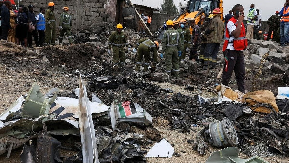 फिर हुआ विमान हादसा, उड़ान भरते ही 3 मिनट में स्कूल के ऊपर क्रैश हुई एयर एंबुलेंस, 6 की मौत