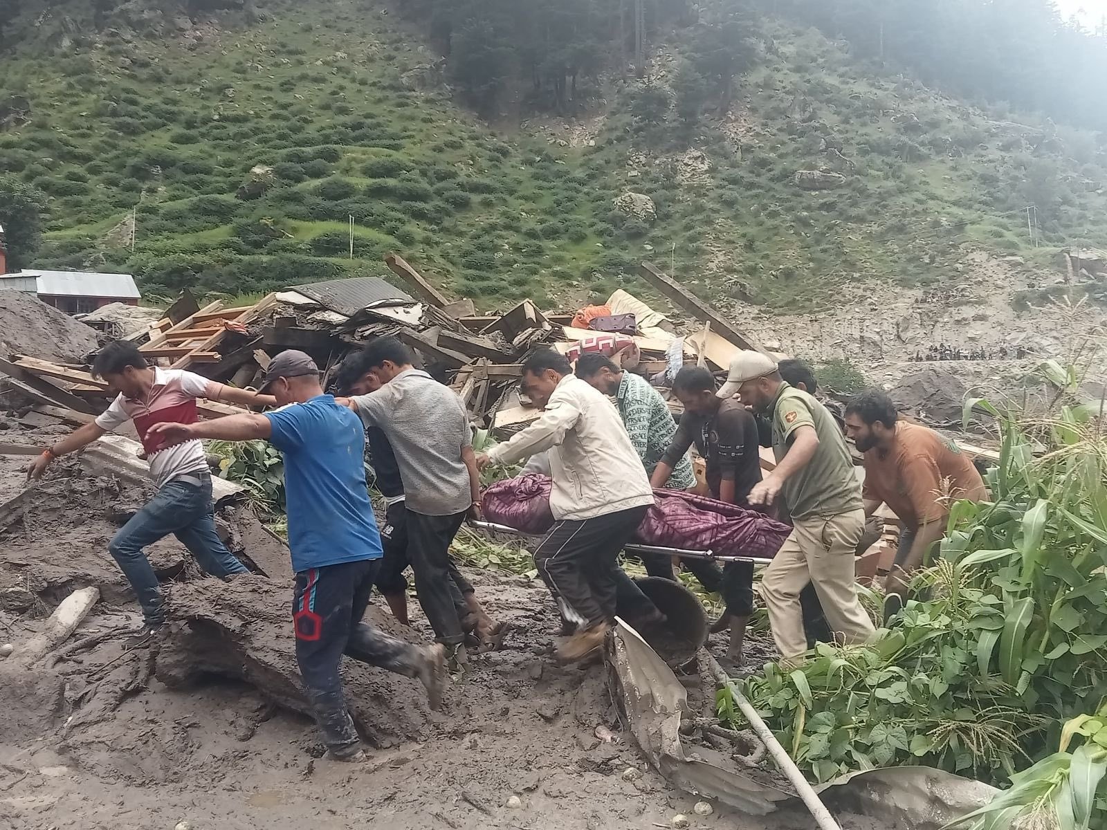 किश्तवाड़ में आपदा ! बादल फटने से मची तबाही, बढ़ रहा मौतों का आंकड़ा, 167 लोगों का रेस्क्यू, पीएम मोदी ने जताया दुख