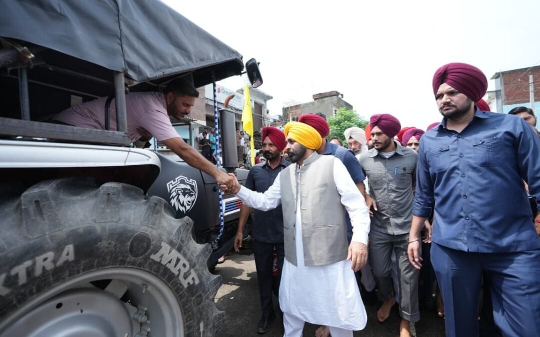 ਮੁੱਖ ਮੰਤਰੀ ਵੱਲੋਂ ਗੁਰਦਾਸਪੁਰ ਜ਼ਿਲ੍ਹੇ ਦੇ ਹੜ੍ਹ ਪ੍ਰਭਾਵਿਤ ਇਲਾਕਿਆਂ ‘ਚ ਤੂਫਾਨੀ ਦੌਰਾ: ਲੋਕਾਂ ਦਾ ਹੈਲੀਕਾਪਟਰ, ਲੋਕਾਂ ਦੀ ਸੇਵਾ ਲਈ ਲਾਇਆ