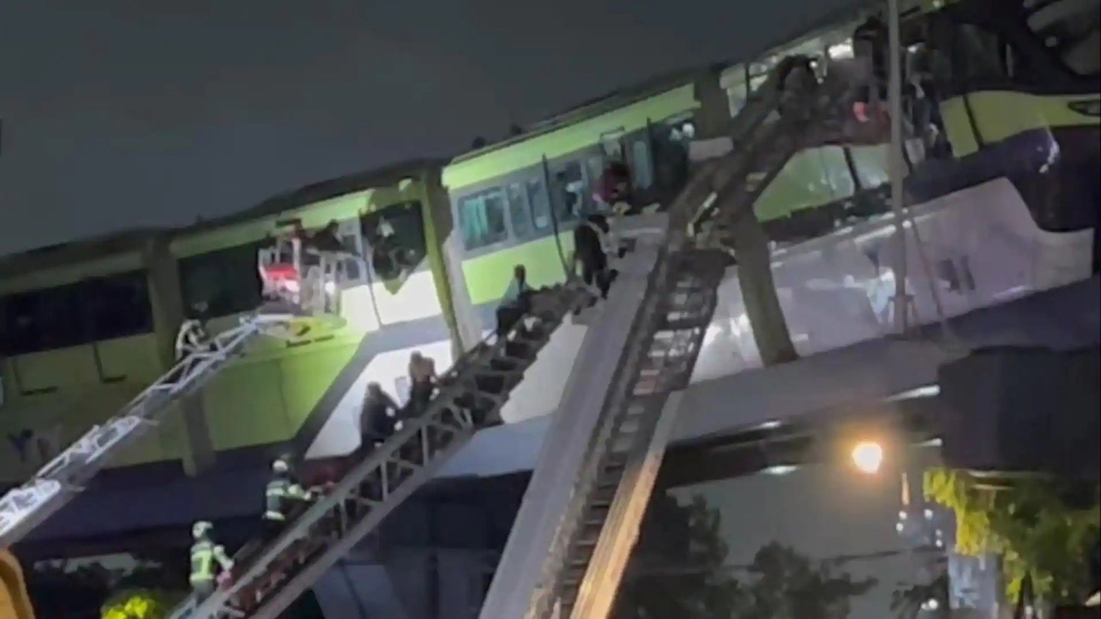 बारिश ने मुंबई मोनोरेल की रफ्तार को लगाया ब्रेक, सभी 553 यात्री किए गए रेस्क्यू