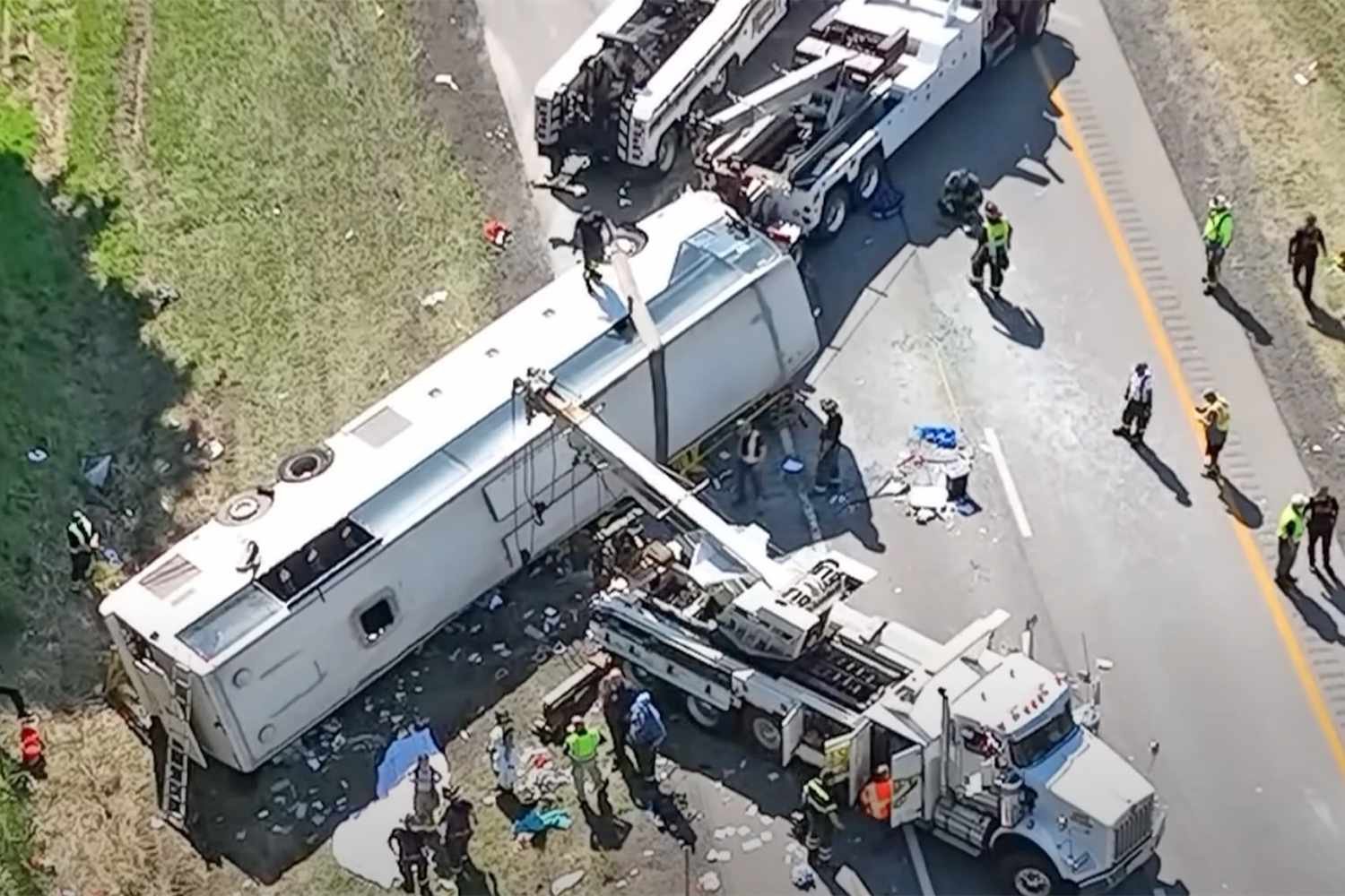 New York Bus Accident: ਵੱਡਾ ਸੜਕ ਹਾਦਸਾ! ਖੱਡ ‘ਚ ਡਿੱਗੀ ਬੱਸ, 5 ਦੀ ਹੋਈ ਮੌਤ, 54 ਲੋਕ ਸਨ ਸਵਾਰ