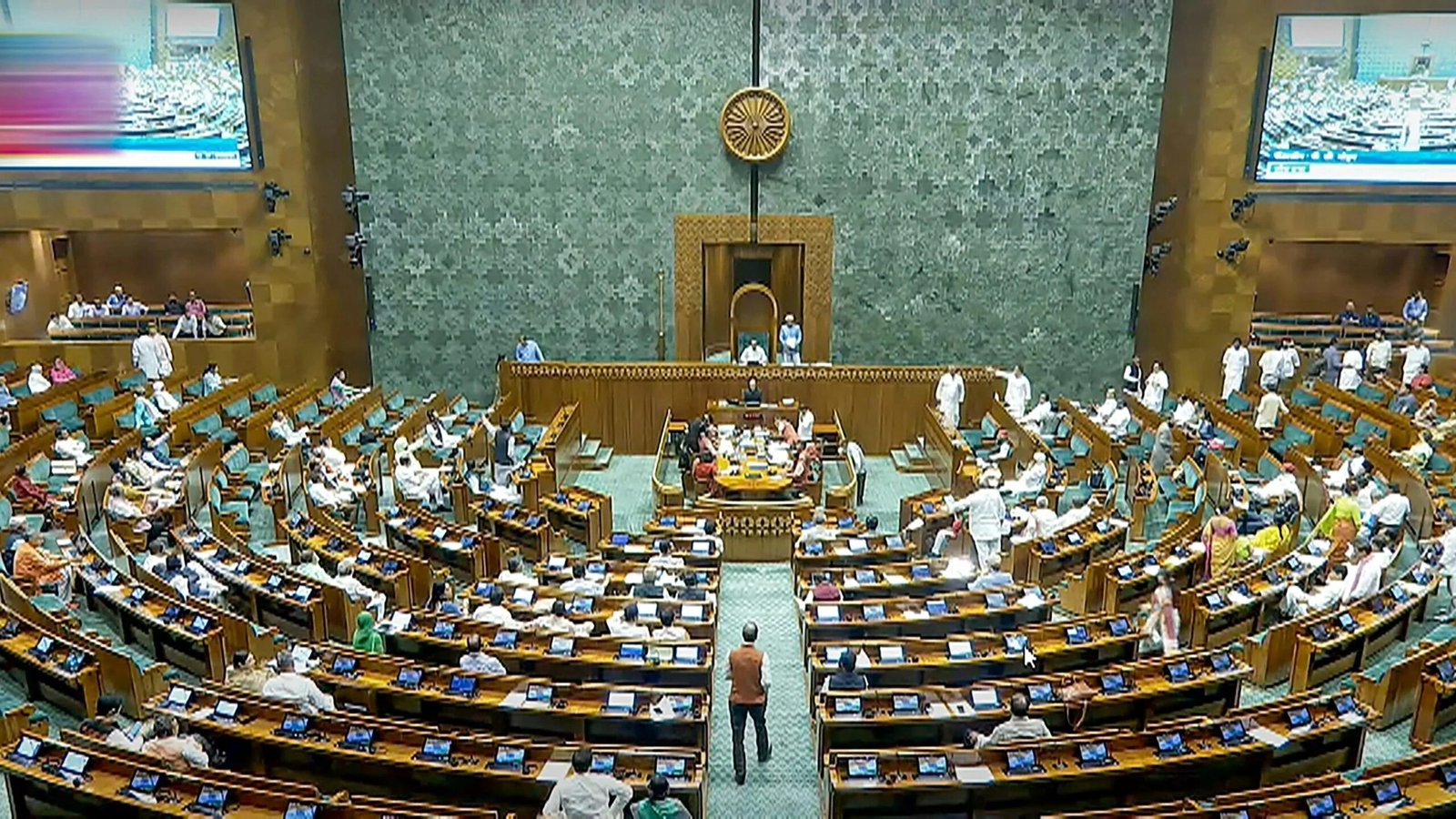 केंद्र सरकार आज संसद में पेश करने जा रही तीन अहम बिल, जाने कौन से हैं ये बिल और क्यों हैं खास