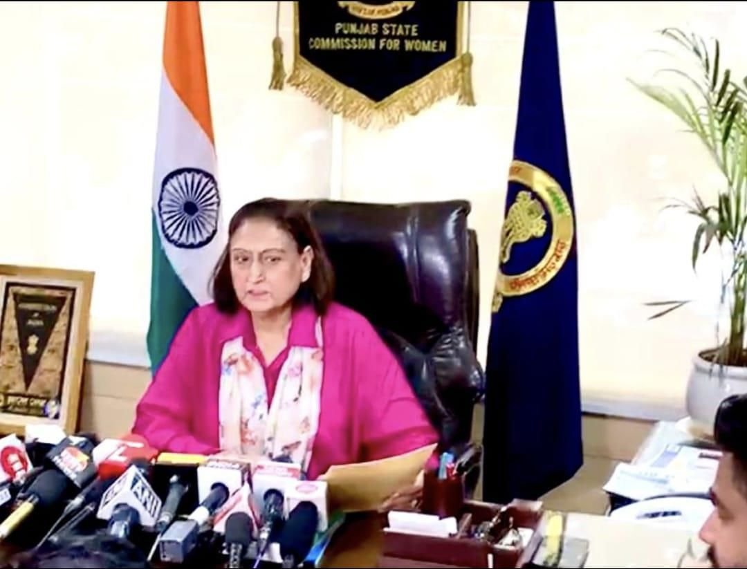 ਪੰਜਾਬ ਰਾਜ ਮਹਿਲਾ ਦਾ ਵੱਡਾ ਬਿਆਨ! ਹਨੀ ਸਿੰਘ ਤੇ ਕਰਨ ਔਜਲਾ ਨੇ ਮੰਗੀ ਮੁਆਫ਼ੀ