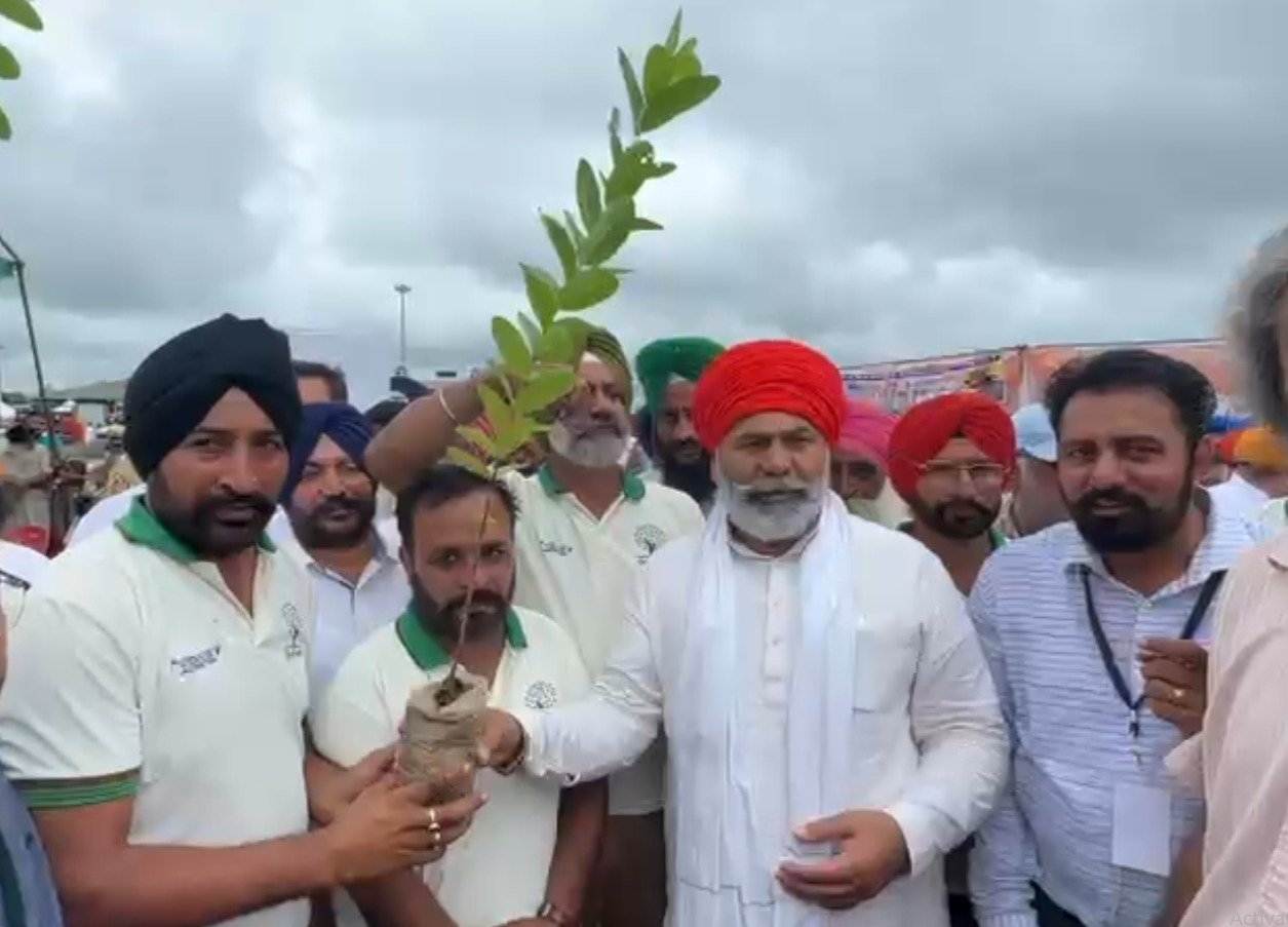 ਬਠਿੰਡਾ ਦੇ ਕਿਸਾਨ ਮੇਲੇ ‘ਚ ਪਹੁੰਚੇ ਰਾਕੇਸ਼ ਟਿਕੈਤ, ਭਲਕੇ ਕਰਨਗੇ ਪੰਜਾਬ ਹੜ੍ਹ ਪ੍ਰਭਾਵਿਤ ਇਲਾਕਿਆਂ ਦਾ ਦੌਰਾ