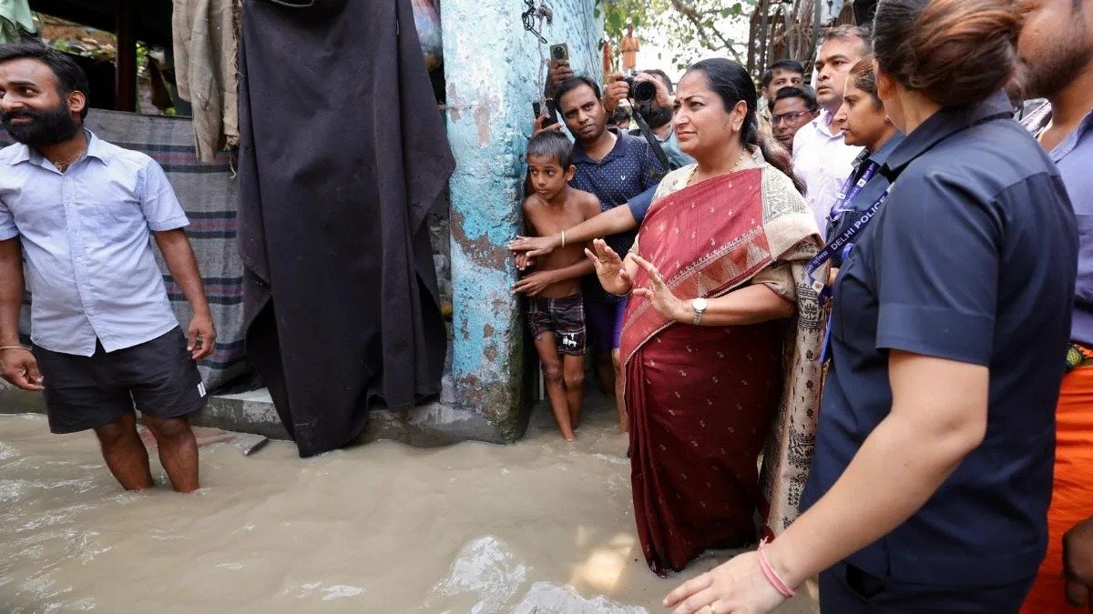 दिल्ली सीएम रेखा गुप्ता पर हमले की कोशिश, जनसुनवाई दौरान मारा थप्पड़