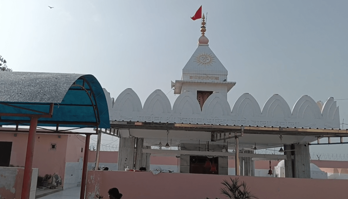 ਪੰਜਾਬ ਦੇ ਪ੍ਰਾਚੀਨ ਮੰਦਰ ‘ਚ ਲੱਗੀ ਅੱਗ, 16 ਸੰਗਤ ਮੈਂਬਰ ਝੁਲਸੇ – ਤਿੰਨ ਦੀ ਹਾਲਤ ਗੰਭੀਰ