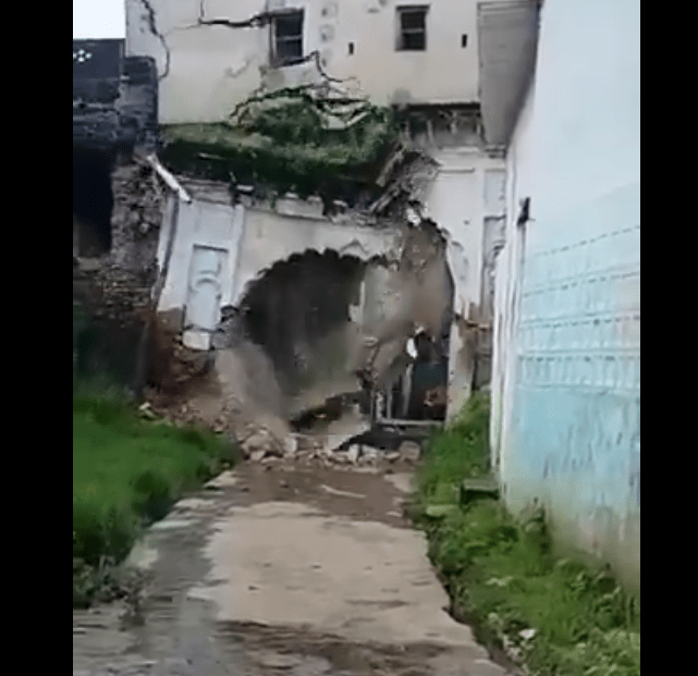 ਉੱਤਰ ਪ੍ਰਦੇਸ਼ ‘ਚ ਮੀਂਹ ਨੇ ਲਿਆ ਤਬਾਹੀ ਦਾ ਰੂਪ: 6 ਸਕਿੰਟ ‘ਚ ਢਹਿ ਗਿਆ ਕੱਚਾ ਮਕਾਨ, ਮੁੱਖ ਰਸਤੇ ਉੱਤੇ ਪਿਆ ਮਲਬਾ