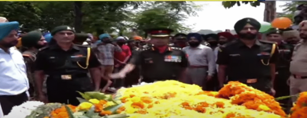 Super Exclusive Watch: ਵਤਨ ਲਈ ਕੁਰਬਾਨ ਹੀਰਿਆਂ ਨੂੰ ਨਮ ਅੱਖਾਂ ਨਾਲ ਵਿਦਾਈ…..ਵਤਨ ਲਈ ਕੁਰਬਾਨ ਸ਼ਹੀਦਾਂ ਨੂੰ ਸਲਾਮ