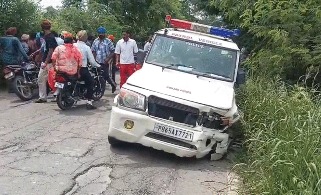 ਪੁਲਿਸ ਵਾਹਨ ਨਾਲ ਟਕਰ ਵਿੱਚ ਦੋ ਨੌਜਵਾਨਾਂ ਦੀ ਮੌਕੇ ‘ਤੇ ਮੌਤ, ਰੇਸ ਲਗਾਉਣ ਦੀ ਕੋਸ਼ਿਸ਼ ਬਣੀ ਮੌਤ ਦਾ ਕਾਰਨ