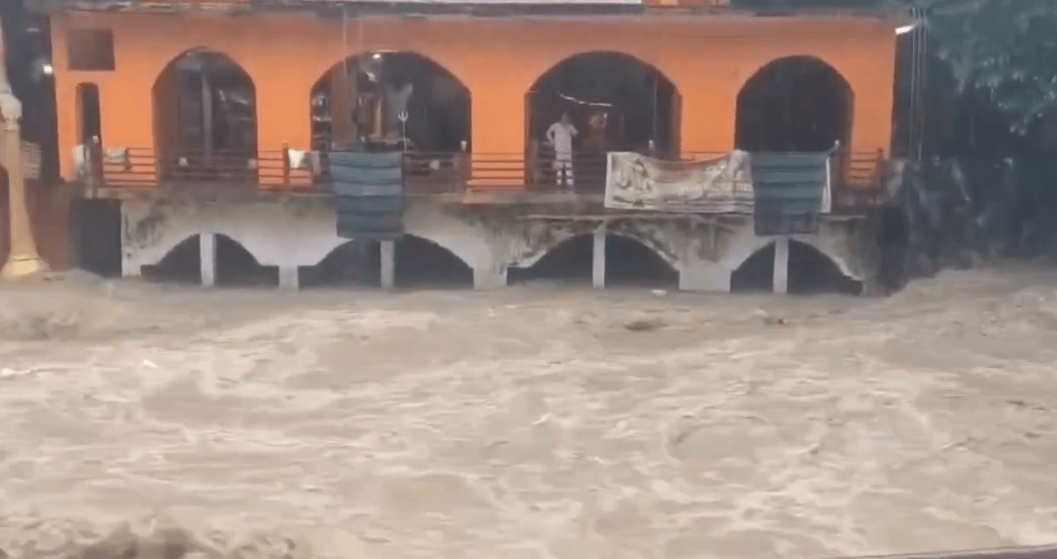 ਉਤਰਾਖੰਡ ‘ਚ ਕਹਿਰ ਬਣਿਆ ਮੀਂਹ: ਦੇਹਰਾਦੂਨ ਬਣਿਆ ਪਾਣੀ-ਪਾਣੀ, ਗਾਵਾਂ ਨਦੀ ‘ਚ ਵਗਦੀਆਂ ਦੇਖੀਆਂ ਗਈਆਂ