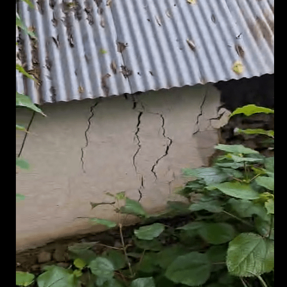 ਹਿਮਾਚਲ ਪ੍ਰਦੇਸ਼ ਦੇ ਖਰਾਡੂ ਵਾਰਡ ‘ਚ ਜ਼ਮੀਨ ਖਿਸਕਣ ਨਾਲ ਮਚੀ ਤਬਾਹੀ, ਇੱਕ ਦਰਜਨ ਪਰਿਵਾਰ ਹੋਏ ਬੇਘਰ