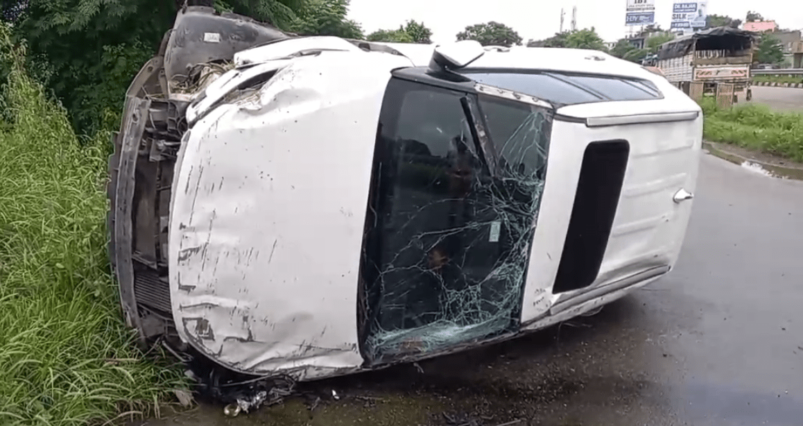 Accident: ਤੇਜ਼ ਰਫ਼ਤਾਰ ਕਰੇਟਾ ਗੱਡੀ ਹੋਈ ਬੇਕਾਬੂ, ਡਿਵਾਈਡਰ ਟੱਪ ਕੇ ਪਲਟੀ