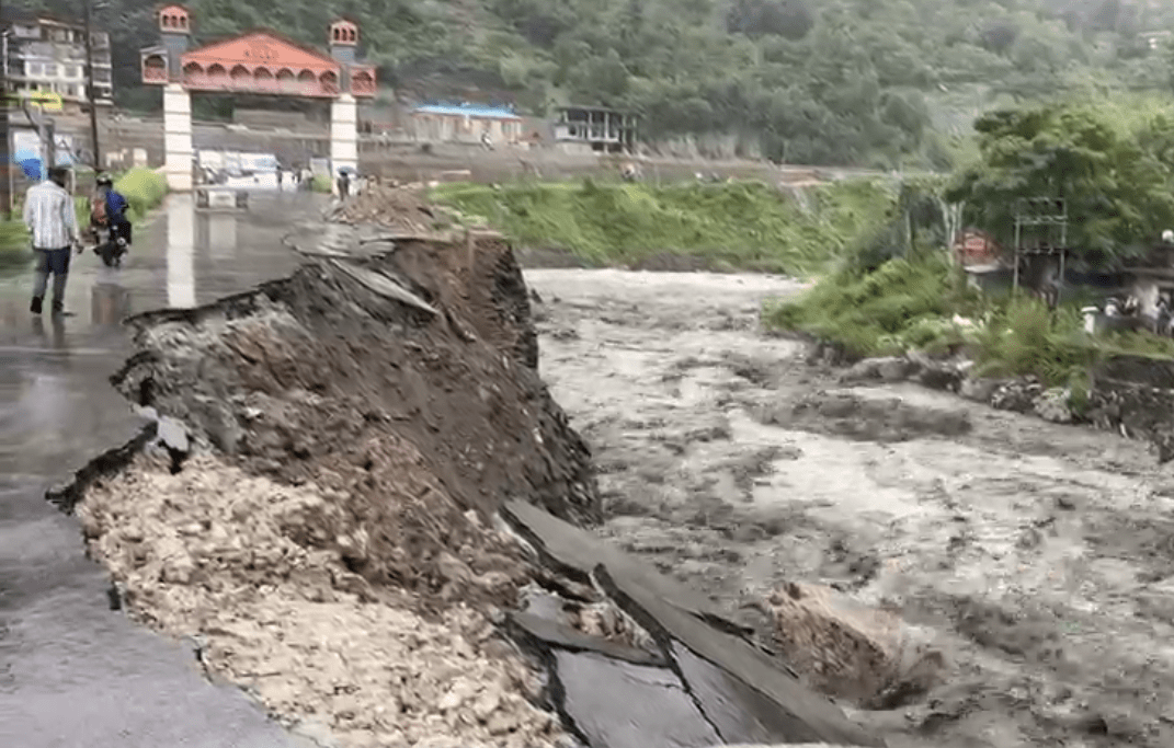 Kullu Cloudburst: ਕੁੱਲੂ ਦੀ ਲਗਘਾਟੀ ‘ਚ ਫਟਿਆ ਬੱਦਲ, ਸਰਵਰੀ ‘ਚ ਪੈਦਲ ਪੁਲ ਹੋਇਆ ਤਬਾਹ