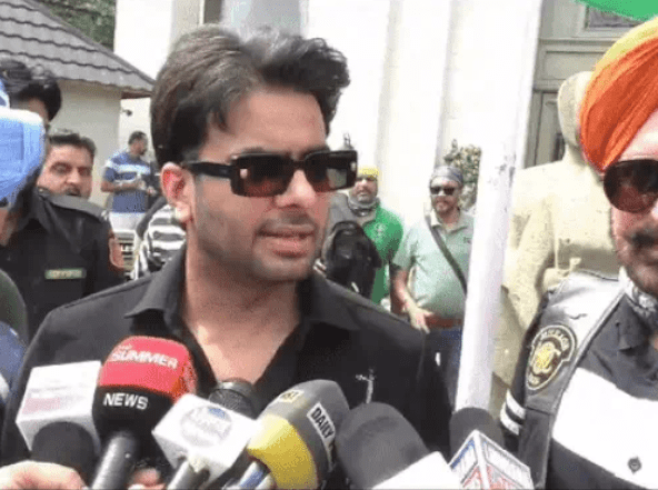 ਪੰਜਾਬੀ ਗਾਇਕ ਮਨਕੀਰਤ ਔਲਖ ਨੂੰ ਫਿਰ ਮਿਲੀ ਧਮਕੀ: ਮੋਬਾਈਲ ‘ਤੇ ਵਿਦੇਸ਼ੀ ਨੰਬਰ ਤੋਂ ਸੁਨੇਹਾ; ਪੜ੍ਹੋ ਕੀ ਲਿਖਿਆ