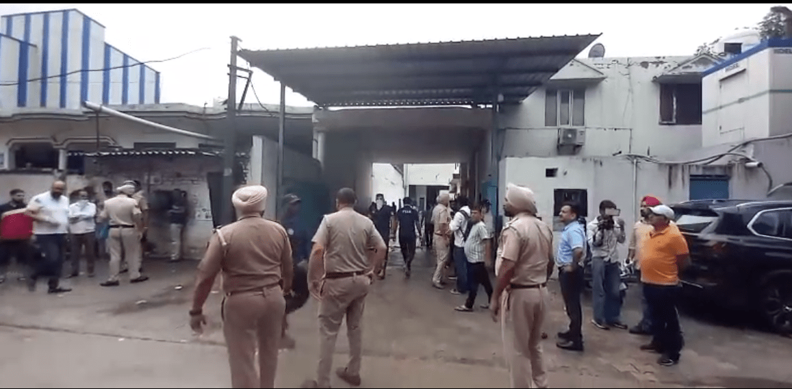 Punjab: ਸਜ਼ੀਕਲ ਕੰਪਲੈਕਸ ਦੇ ਮੈਟ੍ਰੋ ਮਿਲਕ ‘ਚ ਅਮੋਨੀਆ ਗੈਸ ਲੀਕ, 30 ਕਰਮਚਾਰੀ ਫਸੇ, ਕ੍ਰੇਨ ਦੀ ਮਦਦ ਨਾਲ ਰੈਸਕਿਊ