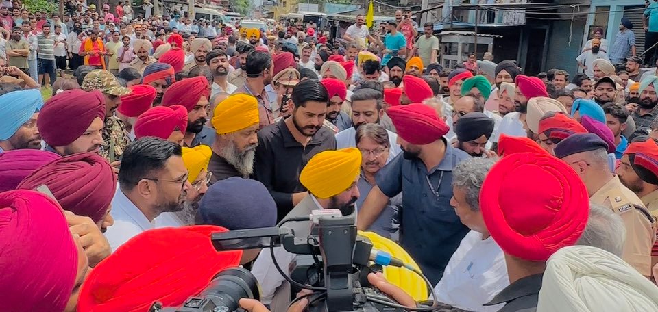 CM ਮਾਨ ਨੇ ਹੜ੍ਹ ਪ੍ਰਭਾਵਿਤ ਇਲਾਕਿਆਂ ‘ਚ ਰਾਹਤ ਤੇ ਬਚਾਅ ਕਾਰਜਾਂ ਦੀ ਨਿਗਰਾਨੀ ਲਈ ਗਠਿਤ ਕੀਤੀ ਉਚ-ਪੱਧਰੀ ਕਮੇਟੀ