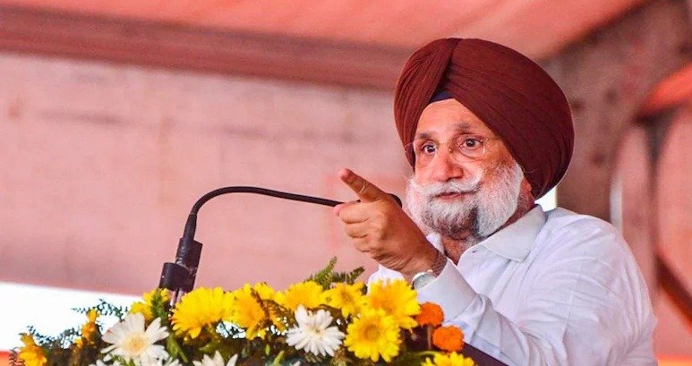 ਸੁਖਜਿੰਦਰ ਰੰਧਾਵਾ ਦੇ ਬੇਟੇ ਨੂੰ ਜਾਨੋਂ ਮਾਰਨ ਦੀ ਕੋਸ਼ਿਸ਼ ! ਇੱਕ ਘੰਟੇ ‘ਚ ਫਾਇਰਿੰਗ, ਐਮਪੀ ਨੇ ਪੋਸਟ ‘ਚ ਕਿਹਾ- NO GANGSTER CAN SHAKE ME!