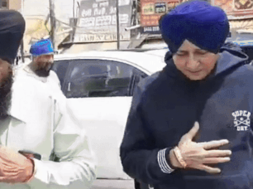 ਅੰਮ੍ਰਿਤਸਰ ਦੇ ਗੁਰਦੁਆਰਾ ਸ਼ਹੀਦ ਗੰਜ ਸਾਹਿਬ ਪਹੁੰਚੇ ਸੁਖਵਿੰਦਰ ਸਿੰਘ, ਸ਼ਾਹਰੁਖ ਖਾਨ ਦੇ ਗੀਤ ‘ਛਈਆ-ਛਈਆ’ ਤੋਂ ਮਿਲੀ ਸੀ ਪਹਿਚਾਣ