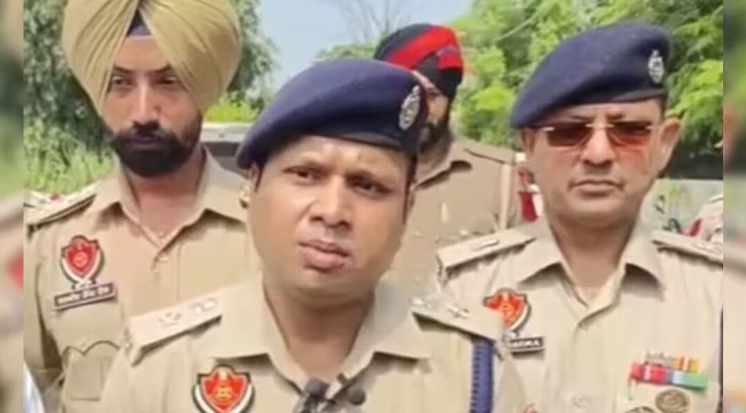 ਨਸ਼ਿਆਂ ਵਿਰੁੱਧ ਜੰਗ ‘ਚ ਵੱਡੀ ਕਾਰਵਾਈ, ਨਸ਼ਾ ਤਸਕਰ ਦਾ ਘਰ ਢਾਹਿਆ – SSP ਸਰਫ਼ਰਾਜ ਆਲਮ ਦੀ ਅਗਵਾਈ ਹੇਠ ਹੋਈ ਕਾਰਵਾਈ