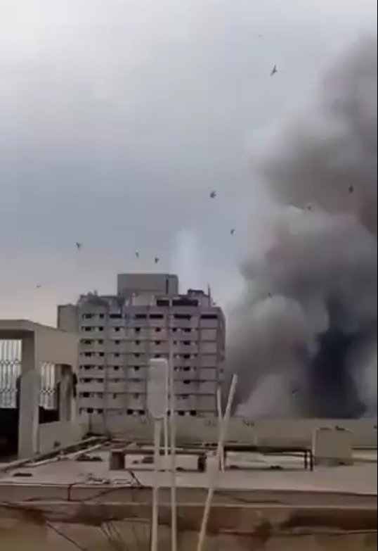 पाकिस्तान के कराची में विस्फोट, 2 लोगों की मौत और 33 लोग घायल। मृतकों की बढ़ सकती है संख्या