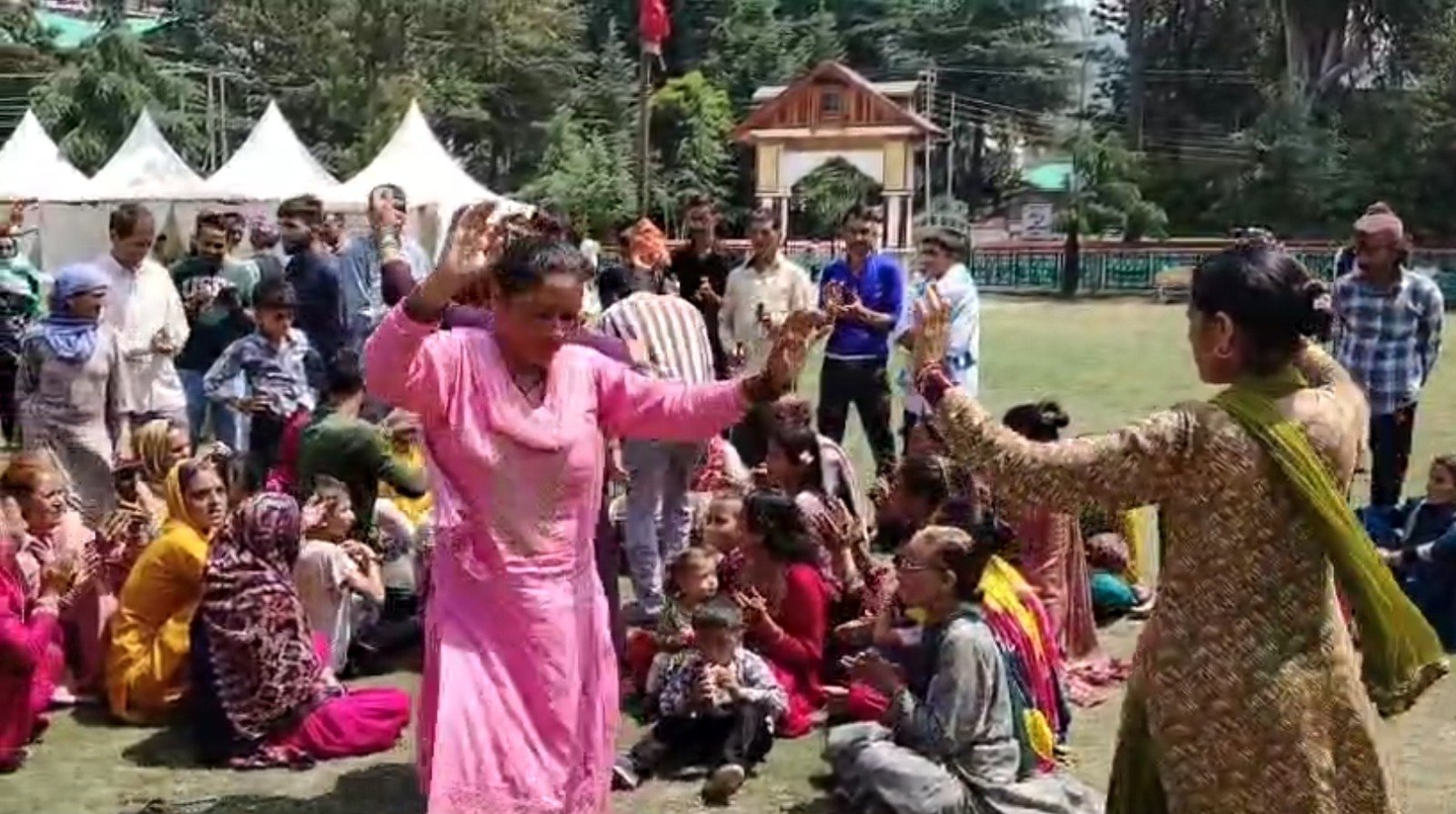 मणिमहेश जाने से पहले चंबा में तीर्थयात्रियों के गुणगान और डांस की वीडियो वायरल