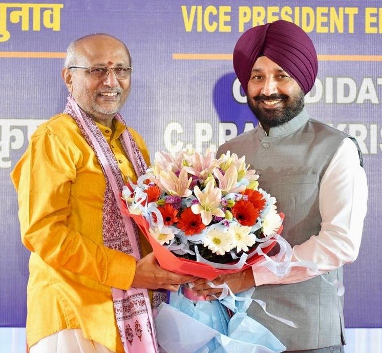 ਸੰਸਦ ਮੈਂਬਰ ਸਤਨਾਮ ਸੰਧੂ ਨੇ ਉਪ ਰਾਸ਼ਟਰਪਤੀ ਦੇ ਅਹੁਦੇ ਲਈ ਐੱਨਡੀਏ ਦੇ ਉਮੀਦਵਾਰ ਸੀਪੀ ਰਾਧਾਕਿ੍ਰਸ਼ਨਨ ਨਾਲ ਕੀਤੀ ਮੁਲਾਕਾਤ