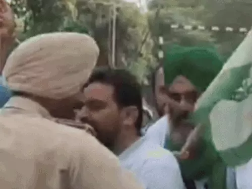 ਫਰੀਦਕੋਟ ਵਿੱਚ ਮੁੱਖ ਮੰਤਰੀ ਨੂੰ ਮਿਲਣ ਲਈ ਕਿਸਾਨਾਂ ਨੇ ਤੋੜੇ ਬੈਰੀਕੇਡ