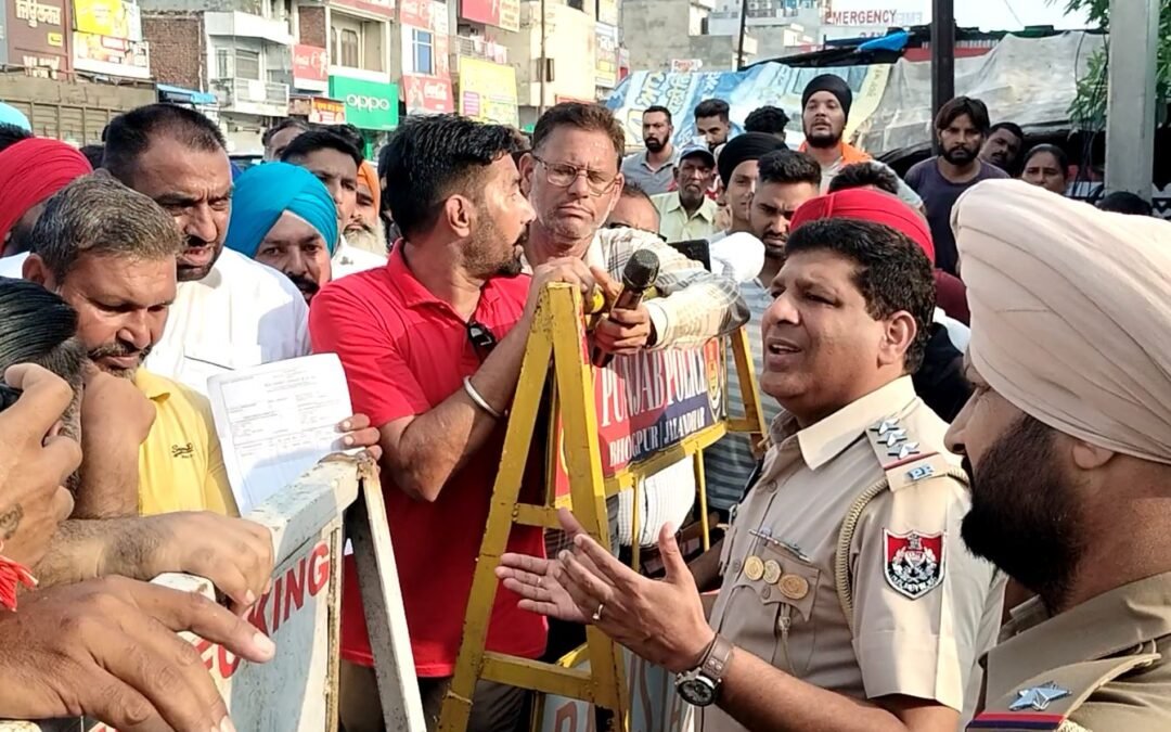 ਪੁਲਿਸ ਵੱਲੋਂ ਪਿੰਡ ਵਾਸੀਆਂ ‘ਤੇ ਨਜ਼ਾਇਜ਼ ਮੁਕੱਦਮਾ ਦਰਜ ਦੇ ਲਾਏ ਦੋਸ਼, ਰੋਸ ‘ਚ ਥਾਣੇ ਦਾ ਕੀਤਾ ਘਿਰਾਓ
