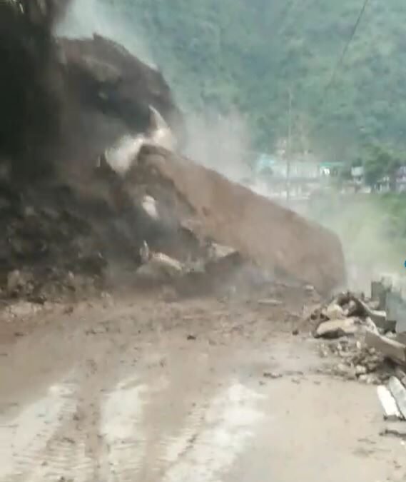 ਹਨੋਗੀ ਵਿੱਚ ਬੱਦਲ ਫਟਣ ਦੀਆਂ ਘਟਨਾਵਾਂ ਦੌਰਾਨ Landslide, ਹਾਈਵੇਅ ‘ਤੇ ਆਵਾਜਾਈ ਹੋਈ ਠੱਪ, ਦੇਖੋ ਵੀਡੀਓ