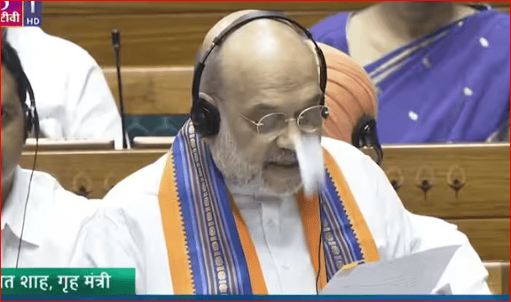 ਜਿਵੇਂ ਹੀ ਸੰਸਦ ਵਿੱਚ ਪੇਸ਼ ਕੀਤਾ ਗਿਆ ਬਿੱਲ, ਵਿਰੋਧੀ ਧਿਰ ਦੇ ਸੰਸਦ ਮੈਂਬਰਾਂ ਨੇ ਕਾਪੀ ਪਾੜ ਕੇ ਅਮਿਤ ਸ਼ਾਹ ‘ਤੇ ਸੁੱਟ ਦਿੱਤੀ, ਵੀਡੀਓ