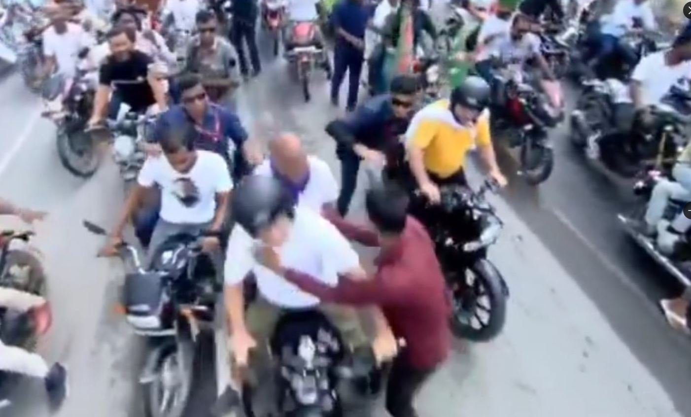 ਰਾਹੁਲ ਗਾਂਧੀ ਦੀ ਸੁਰੱਖਿਆ ‘ਚ ਹੋਈ ਕੁਤਾਹੀ, ਬਾਈਕ ਚਲਾਉਂਦੇ ਸਮੇਂ ਸ਼ਖਸ ਨੇ ਕੀਤੀ KISS