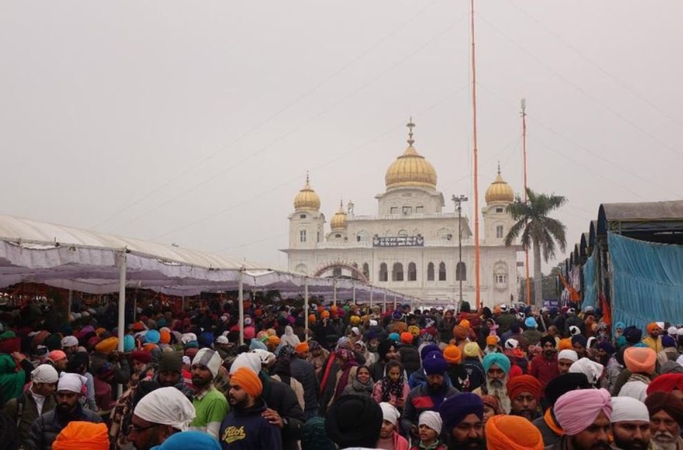 ਗੁਰਦੁਆਰਾ ਸ੍ਰੀ ਫਤਿਹਗੜ੍ਹ ਸਾਹਿਬ ਵਿਖੇ ਸ੍ਰੀ ਗੁਰੂ ਗ੍ਰੰਥ ਸਾਹਿਬ ਜੀ ਦਾ ਪਹਿਲਾ ਪ੍ਰਕਾਸ਼ ਪੁਰਬ ਸ਼ਰਧਾ ਪੂਰਵਕ ਮਨਾਇਆ, ਵੱਡੀ ਗਿਣਤੀ ‘ਚ ਨਤਮਸਤਕ ਹੋਈਆਂ ਸੰਗਤਾਂ