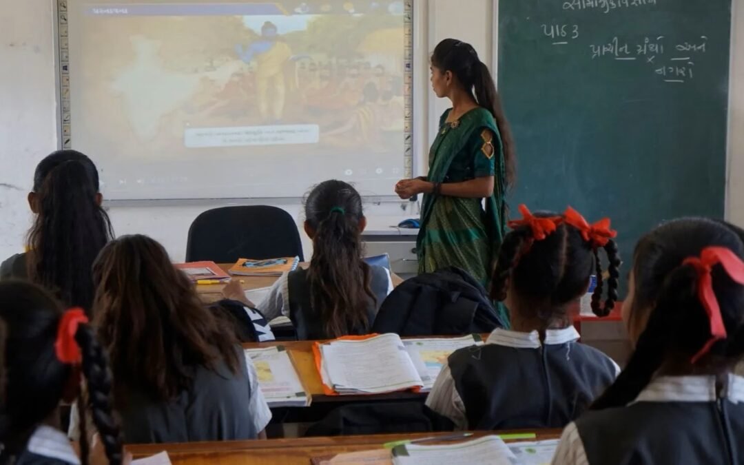 पहली बार एक करोड़ हुई स्कूली शिक्षकों की संख्या, मंत्रालय ने जारी किए आंकड़े