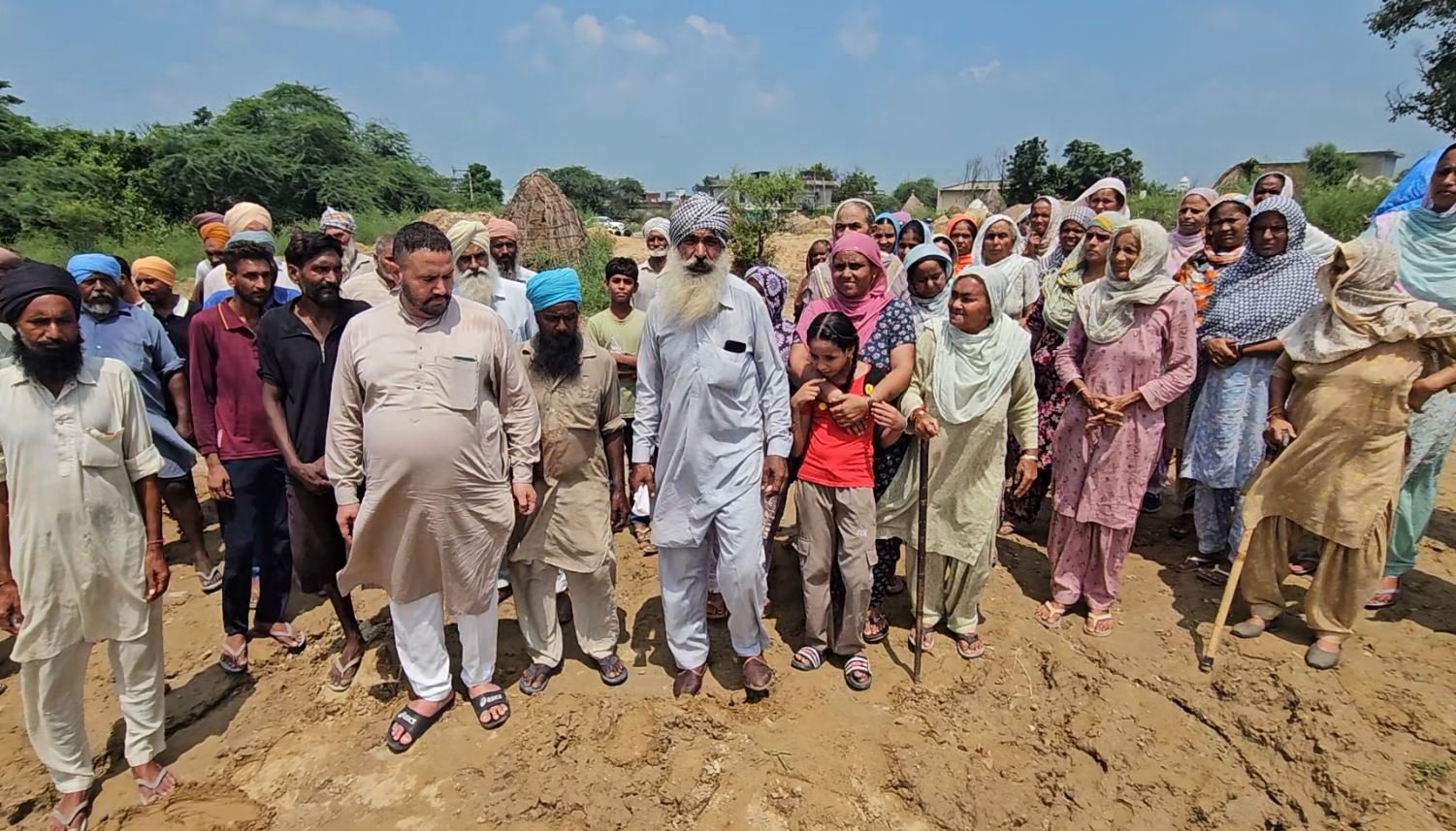 ਪਿੰਡ ਬੱਟੜਿਆਣਾ ‘ਚ ਮੌਜੂਦਾ ਸਰਪੰਚ ‘ਤੇ ਲੱਗੇ ਗੰਭੀਰ ਇਲਜ਼ਾਮ, ਪਿੰਡ ਵਾਸੀਆਂ ਨੇ ਕਾਰਵਾਈ ਦੀ ਕੀਤੀ ਮੰਗ