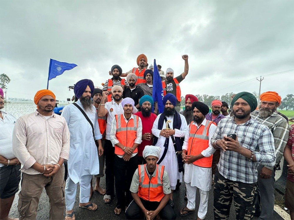 ਹੜ੍ਹ ਪ੍ਰਭਾਵਤ ਇਲਾਕਿਆਂ ‘ਚ ਪਹੁੰਚੇ ਜਥੇਦਾਰ ਗੜਗੱਜ, ਕਿਹਾ ਹਰ ਲੋੜਵੰਦ ਤਕ ਪਹੁੰਚੇ ਰਾਹਤ ਸਮੱਗਰੀ