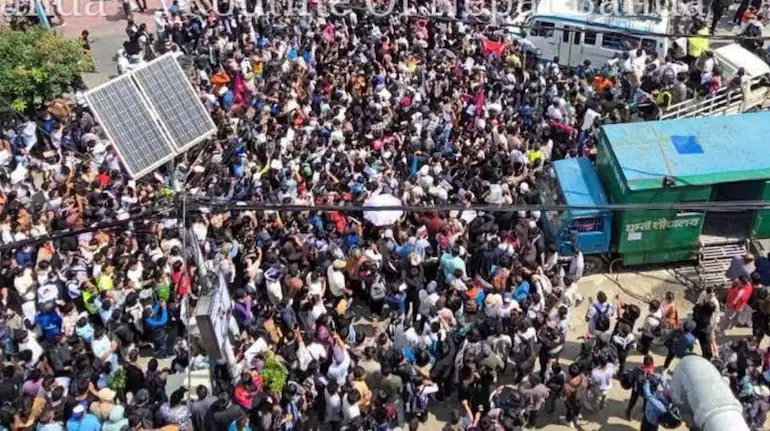 GEN-Z ਦੇ ਦਬਾਅ ਅੱਗੇ ਝੁਕੀ ਨੇਪਾਲ ਸਰਕਾਰ, ਸੋਸ਼ਲ ਮੀਡੀਆ ‘ਤੇ ਲੱਗਿਆ ਬੈਨ ਹਟਾਇਆ