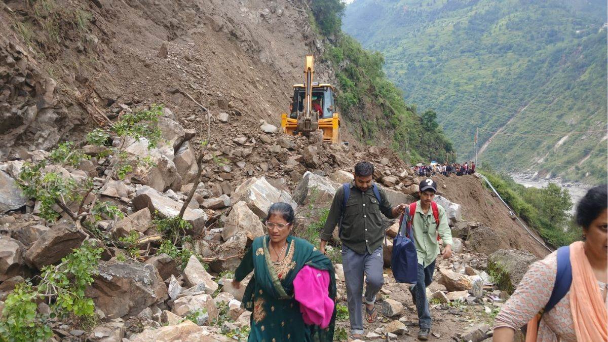 ਮਣੀਮਹੇਸ਼ ਯਾਤਰਾ ਦੌਰਾਨ ਜ਼ਮੀਨ ਖਿਸਕਣ ਕਾਰਨ ਫਸੇ ਪੰਜਾਬ ਦੇ 14 ਸ਼ਰਧਾਲੂ, 60 ਕਿਲੋਮੀਟਰ ਜੰਗਲਾਂ ਰਾਹੀਂ ਪੈਦਲ ਤੈਅ ਕੀਤਾ ਰਾਹ