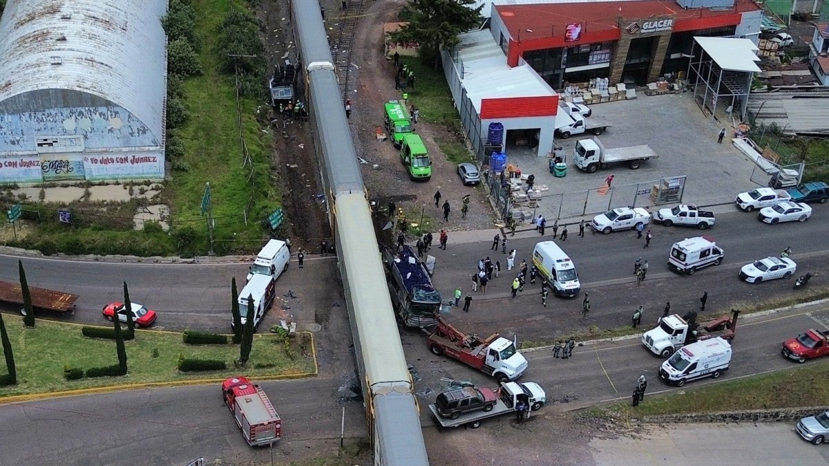 ਮੈਕਸੀਕੋ ਸਿਟੀ ਦੇ ਬਾਹਰ ਇੱਕ ਮਾਲ ਗੱਡੀ ਬੱਸ ਨਾਲ ਟਕਰਾ ਗਈ, 10 ਲੋਕਾਂ ਦੀ ਮੌਤ