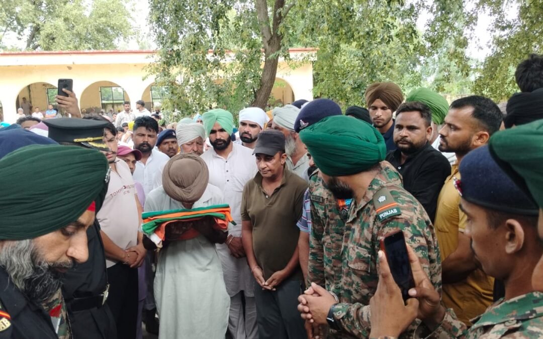 ਬਿਮਾਰੀ ਦੌਰਾਨ ਸ਼ਹੀਦ ਹੋਏ ਨੌਜਵਾਨ ਦਾ ਪਿੰਡ ਬਾਦਲ ਵਿਖੇ ਹੋਇਆ ਅੰਤਿਮ ਸਸਕਾਰ