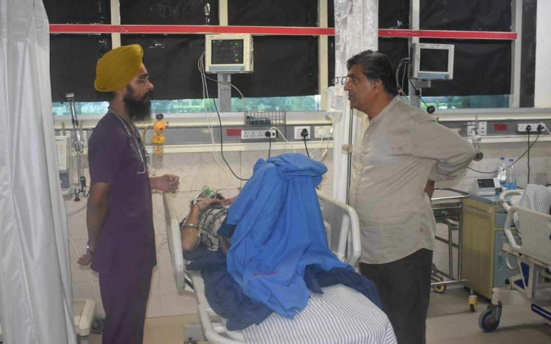 ਐਂਬੂਲੈਂਸ ਹਾਦਸਾ : ਵਿਧਾਇਕ ਬ੍ਰਮ ਸ਼ੰਕਰ ਜਿੰਪਾ ਨੇ ਹਸਪਤਾਲ ਪਹੁੰਚ ਕੇ ਕੀਤਾ ਦੁੱਖ ਪ੍ਰਗਟ