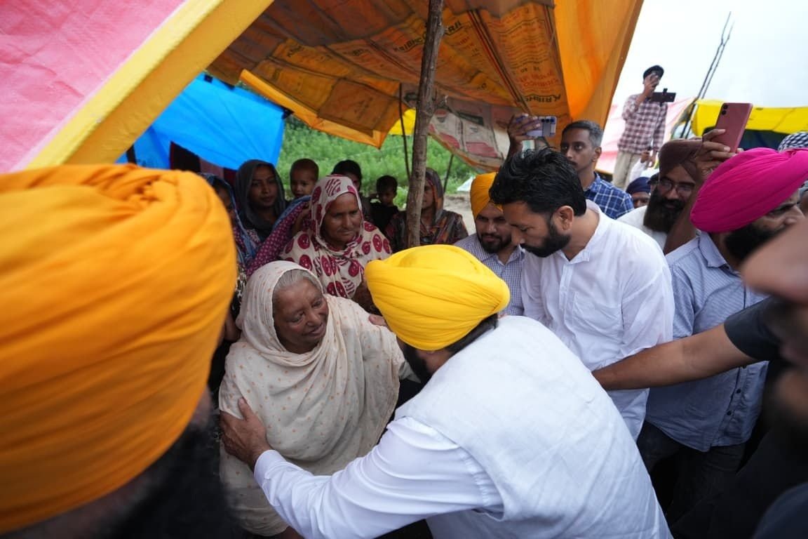 CM ਮਾਨ ਨੇ ਹੜ੍ਹ ਪ੍ਰਭਾਵਿਤ ਇਲਾਕਿਆਂ ਦਾ ਕੀਤਾ ਦੌਰਾ, ‘ਅਸੀਂ ਲੋਕਾਂ ਦੀ ਸੇਵਾ ‘ਚ ਹਰ ਪਲ ਹਾਜ਼ਰ ਹਾਂ’