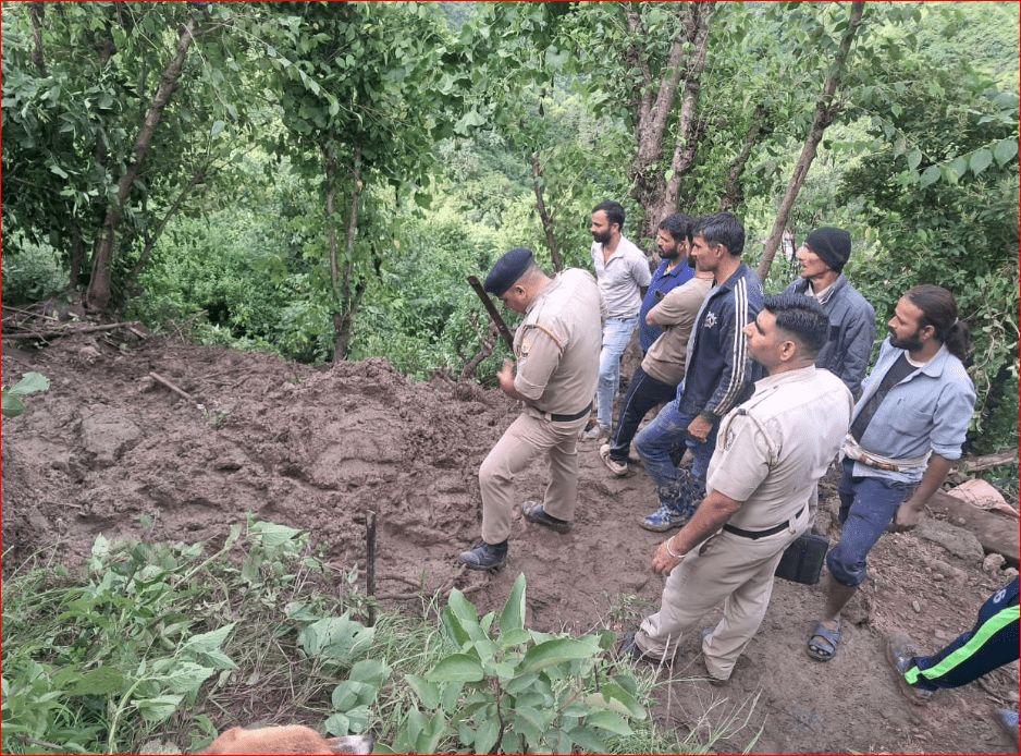 ਮੰਡੀ ’ਚ ਖਿਸਕੀ ਜ਼ਮੀਨ, ਮਲਬੇ ਹੇਠ ਦਬੇ ਇਕੋ ਪਰਿਵਾਰ ਦੇ 5 ਜੀਅ