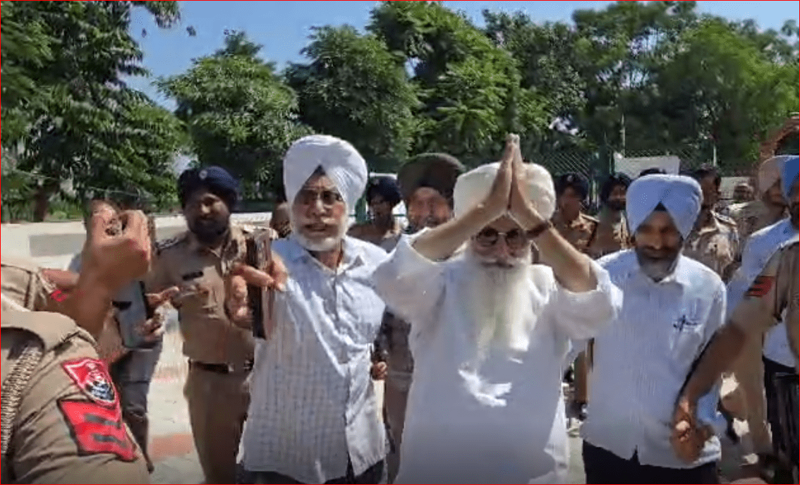 ਬਾਬਾ ਗੁਰਿੰਦਰ ਸਿੰਘ ਢਿੱਲੋਂ ਨੇ ਨਾਭਾ ਜੇਲ੍ਹ ‘ਚ ਬਿਕਰਮ ਸਿੰਘ ਮਜੀਠੀਆ ਨਾਲ ਕੀਤੀ ਮੁਲਾਕਾਤ, 35 ਮਿੰਟ ਹੋਈ ਗੱਲਬਾਤ