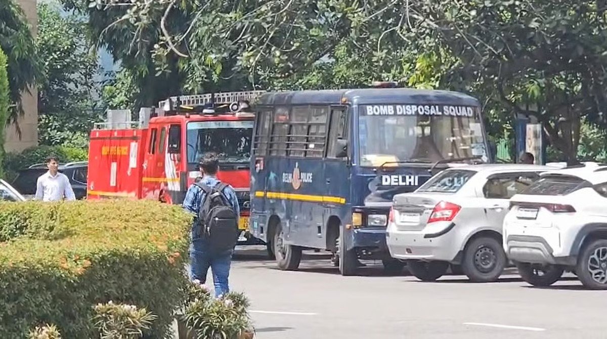 फिर मिली दिल्ली के स्कूलों को बम से उड़ाने की धमकी, लिखा- ‘धमाका कर पूरी बिल्डिंग उड़ा देंगे’, अलर्ट मोड पर प्रशासन