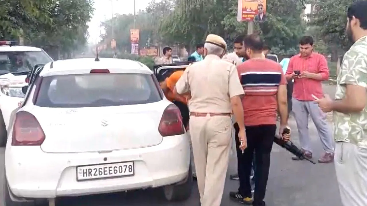 दिल्ली में ताबड़तोड़ गोलियों की बरसात, रोहिणी में पुलिस और बदमाशों के बीच मुठभेड़, 2 का हाफ एनकाउंटर, 3 गिरफ्तार